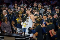 湖人快船阴阳合同争议：NBA风云再起，肖华态度突变，老板正面交锋